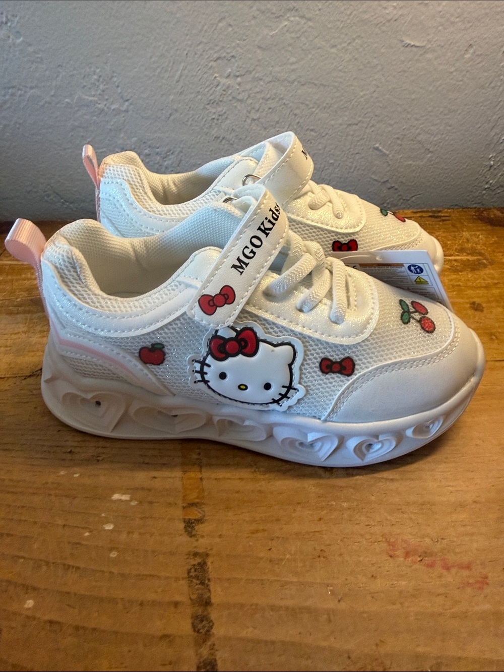 Girls light up hello Kitty sneakers size 29 kids 11.5 New light up